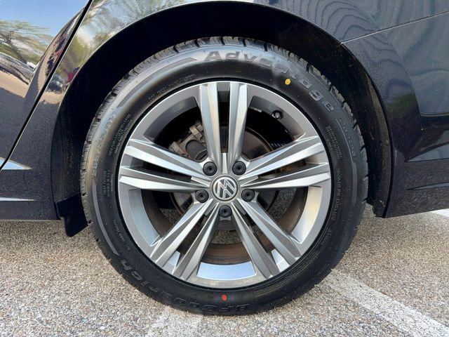 Used 2021 Volkswagen Jetta R-Line w/ R-Line Cold Weather Package FWD image 29