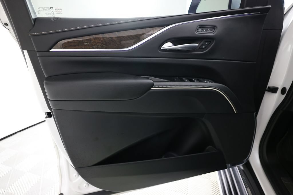 Used 2021 Cadillac Escalade ESV Sport Platinum w/ LPO, ONYX Package AWD/4WD image 17