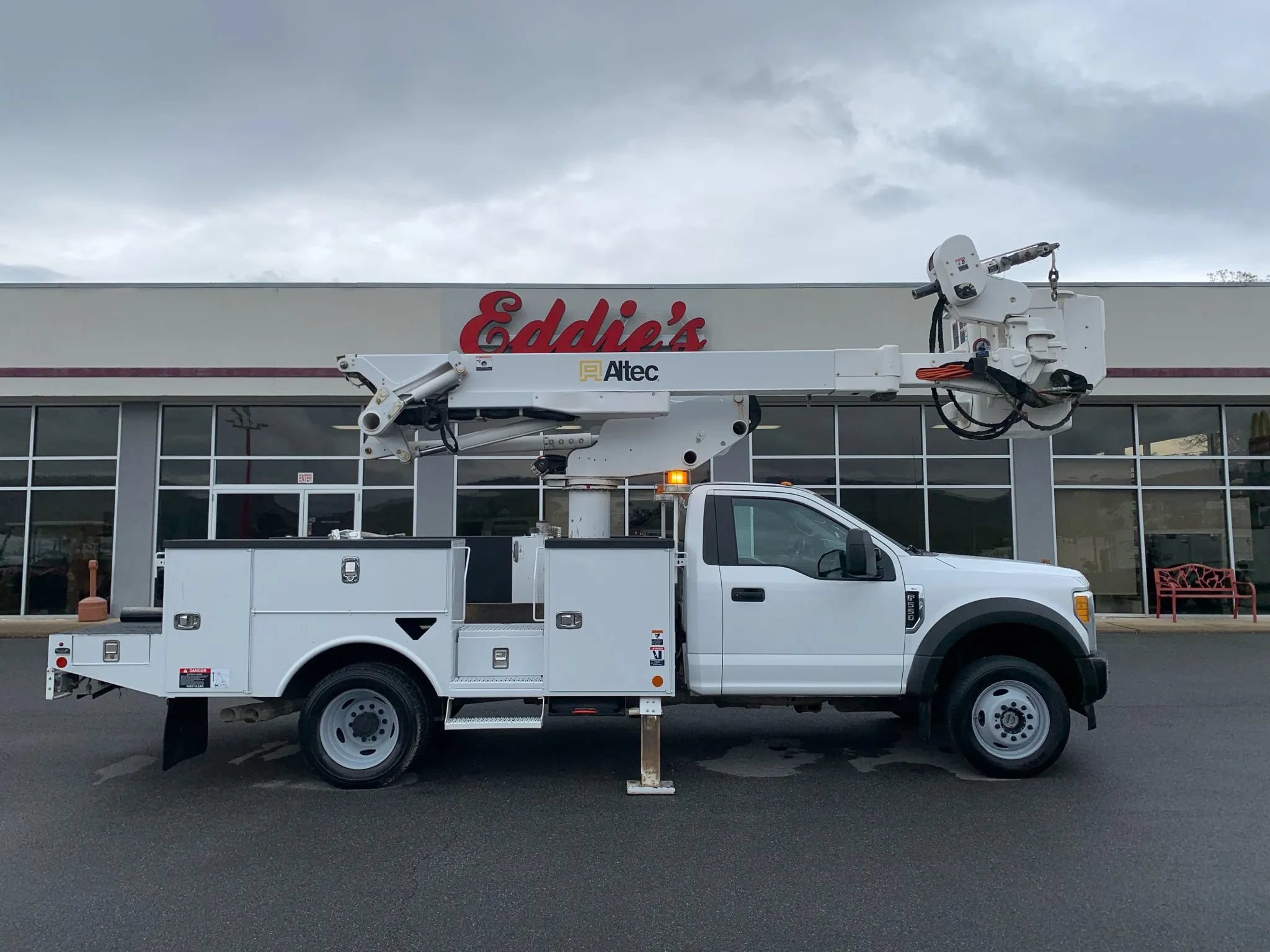Used 2017 Ford F550 4x4 Regular Cab Super Duty image 54
