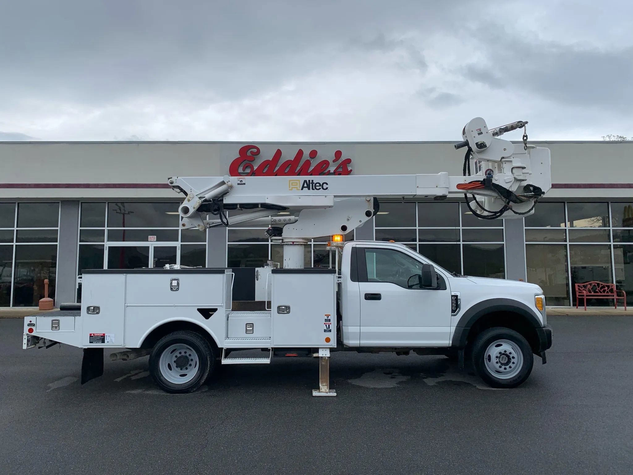 Used 2017 Ford F550 XL 169  W.B. 2D image 54