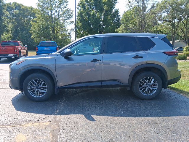 Used 2024 Nissan Rogue S AWD/4WD image 3