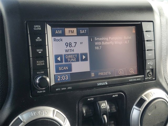 Used 2015 Jeep Wrangler Unlimited Rubicon w/ Connectivity Group image 21