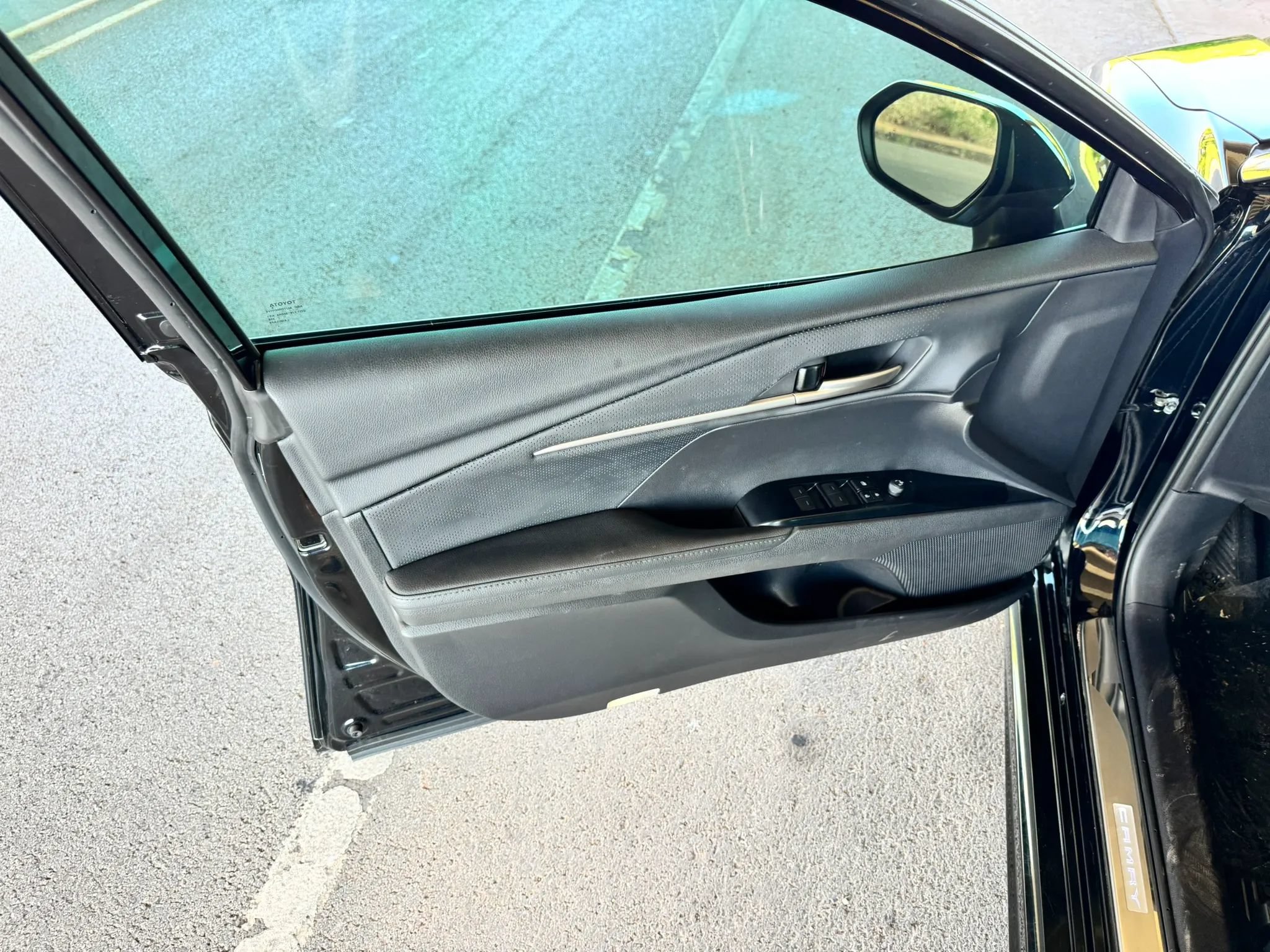Used 2025 Toyota Camry XSE FWD image 9