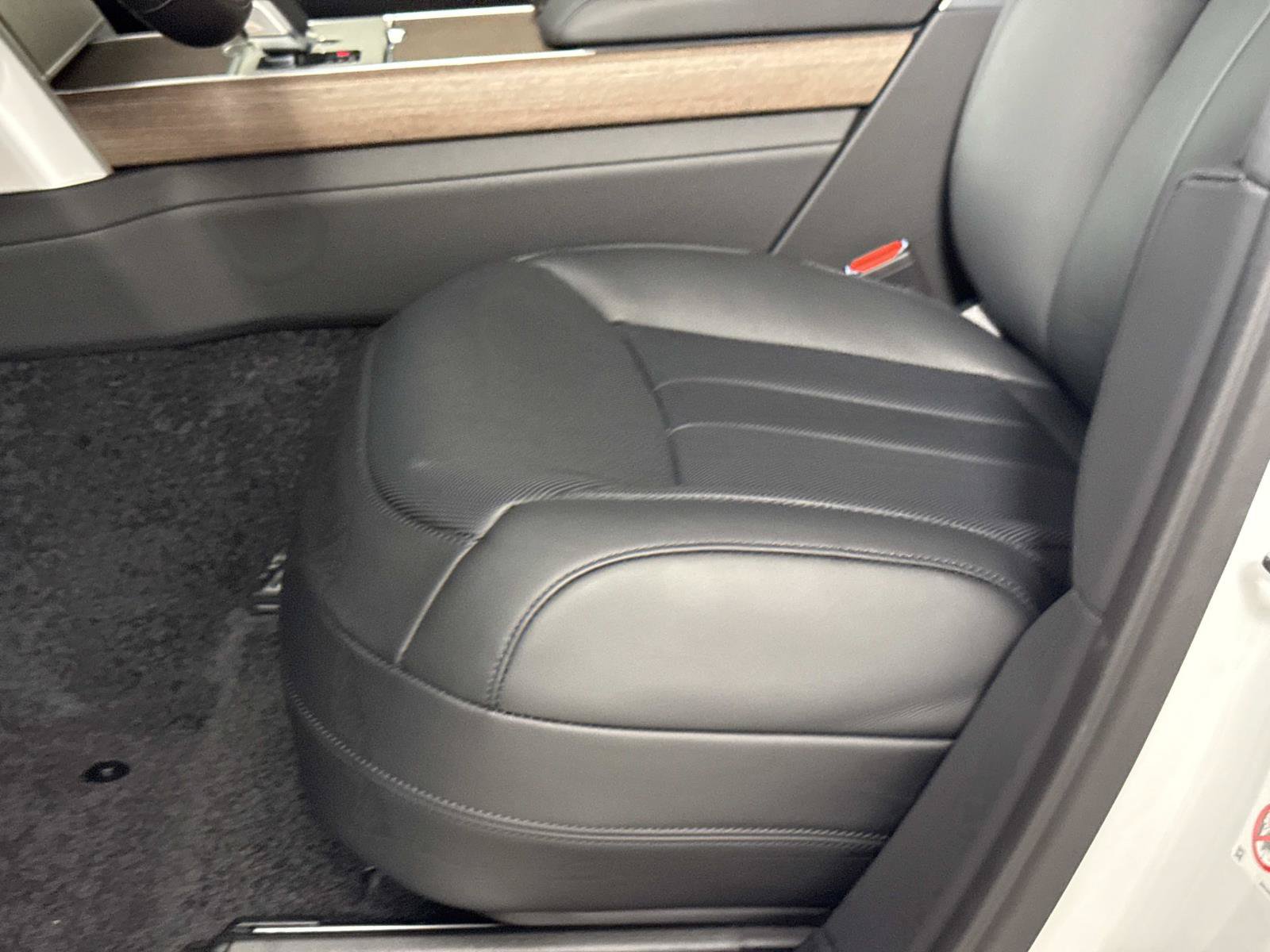 New 2026 Land Rover Range Rover Long Wheelbase SE AWD/4WD image 19