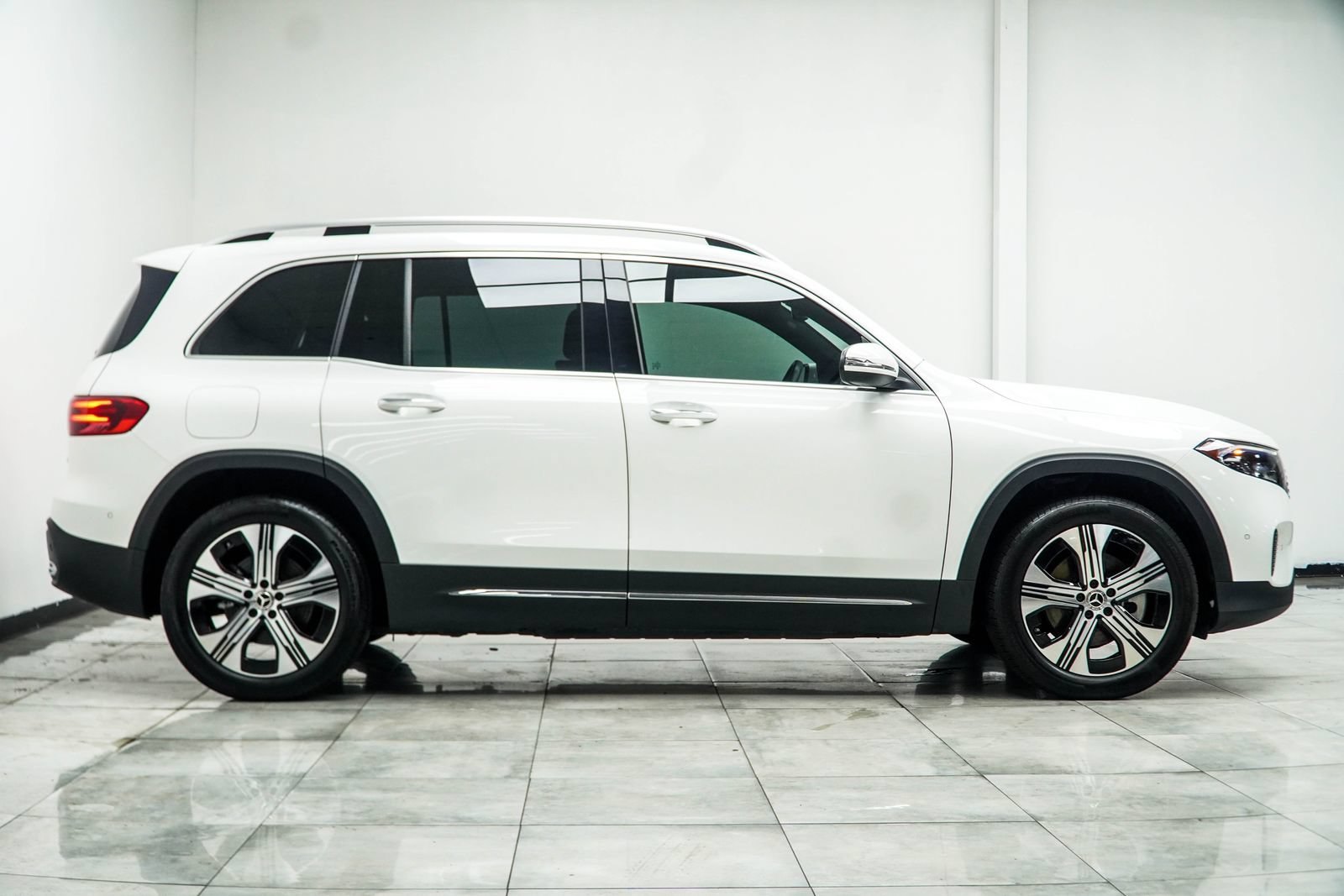 Used 2024 Mercedes-Benz EQB 350 4MATIC SUV w/ Winter Package image 8