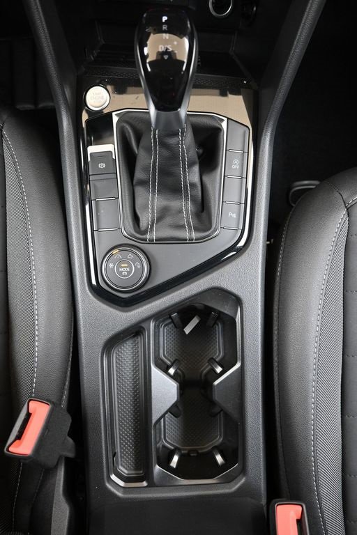 New 2025 Volkswagen Taos SE image 34