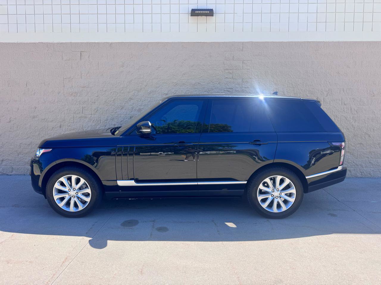 Used 2016 Land Rover Range Rover HSE AWD/4WD image 2