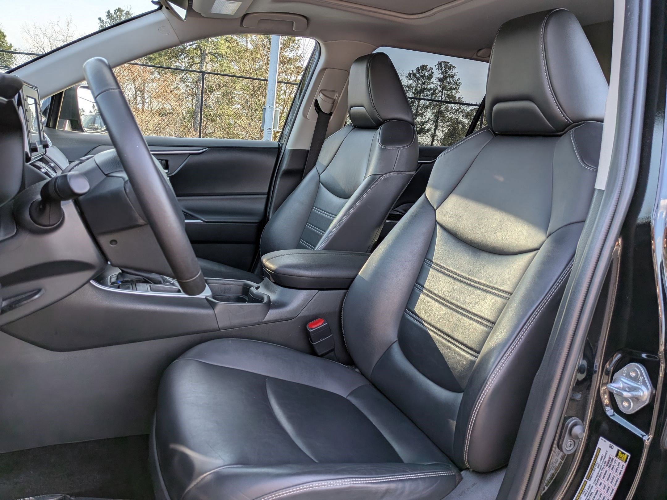 Used 2020 Toyota RAV4 XLE Premium image 17