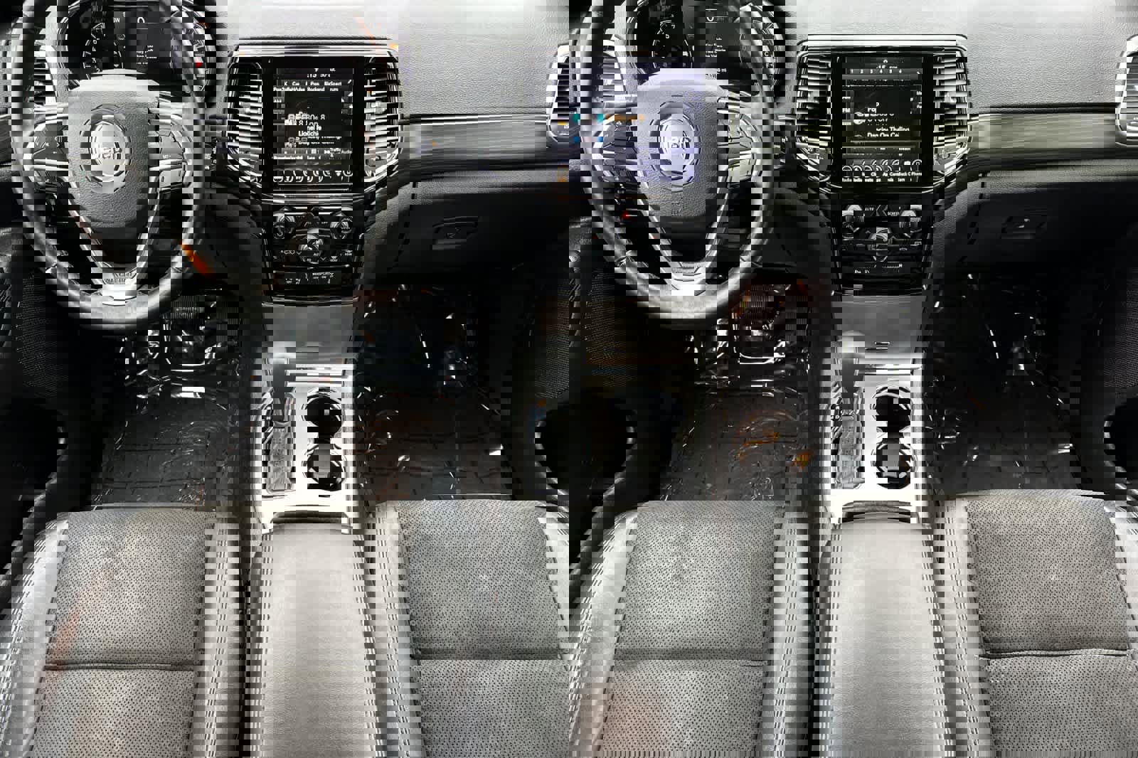 Used 2019 Jeep Grand Cherokee Altitude image 3