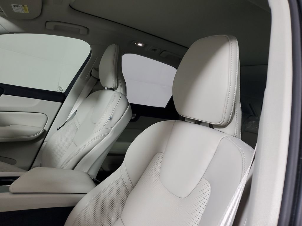 Certified 2026 Volvo XC60 B5 Ultra w/ Climate Package AWD/4WD image 25