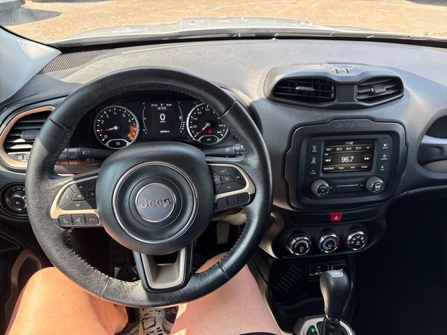 Used 2017 Jeep Renegade Latitude FWD image 10