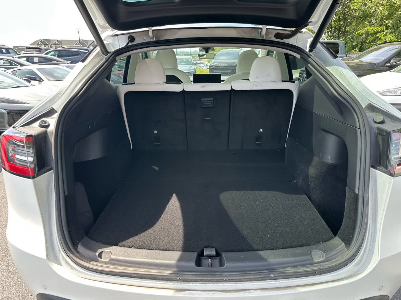 Used 2022 Tesla Model Y Long Range AWD/4WD image 8