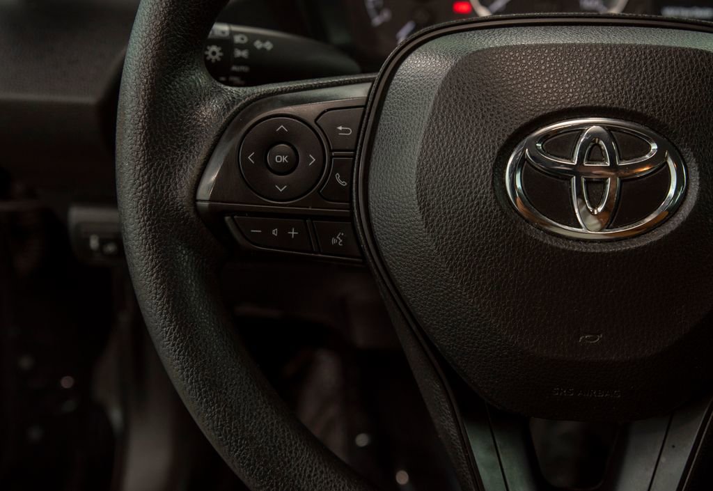 Used 2022 Toyota Corolla LE image 20