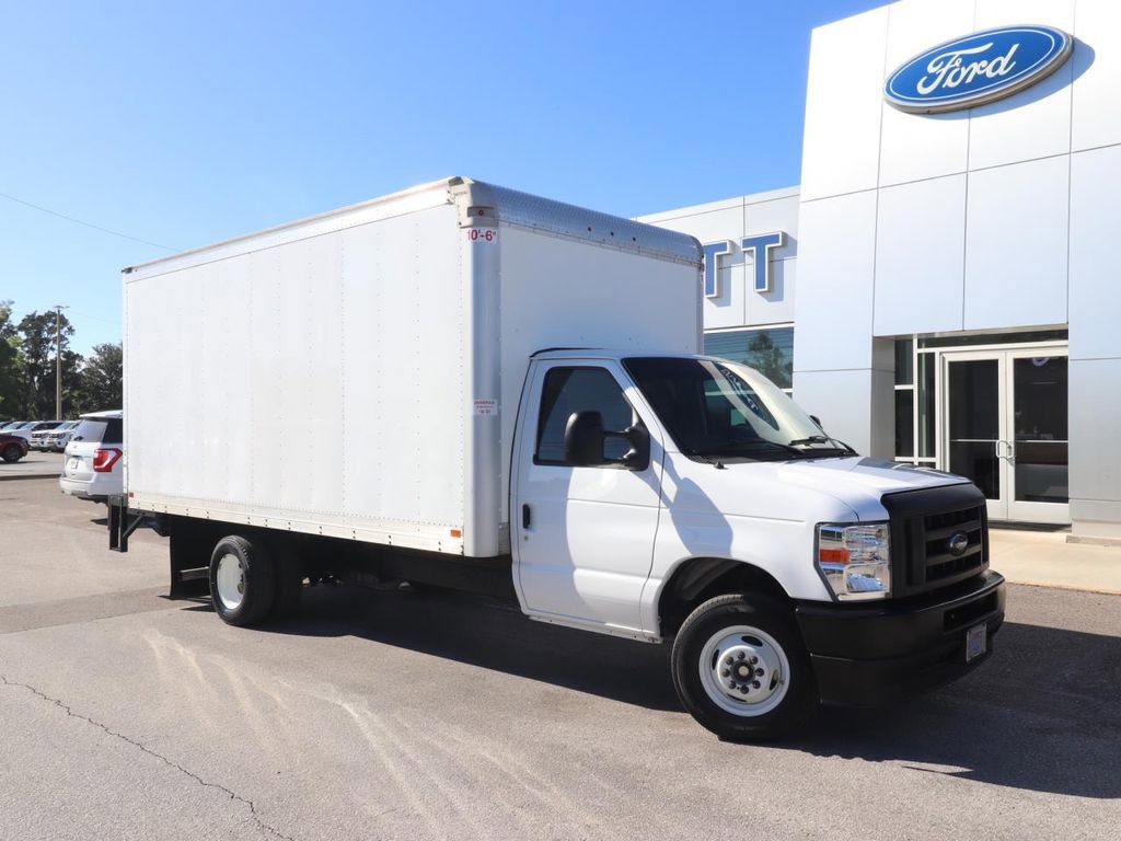 Certified 2024 Ford E-450 and Econoline 450 Super Duty w/ Power Windows & Locks Group image 3