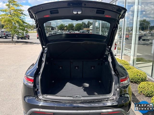 Used 2023 Porsche Macan S w/ Premium Package image 6