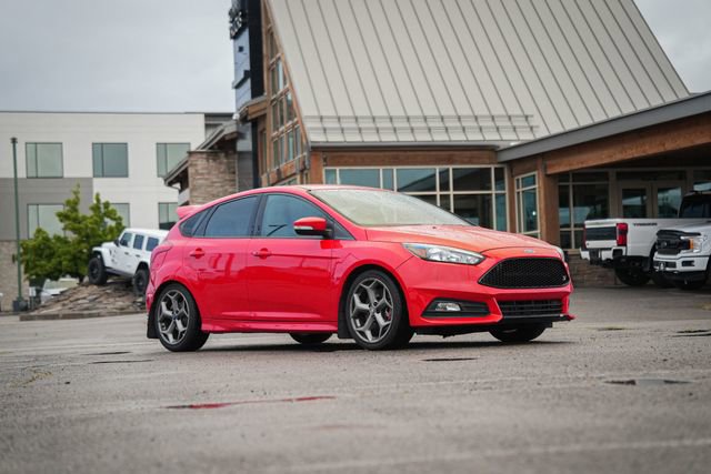 Used 2017 Ford Focus ST FWD image 1