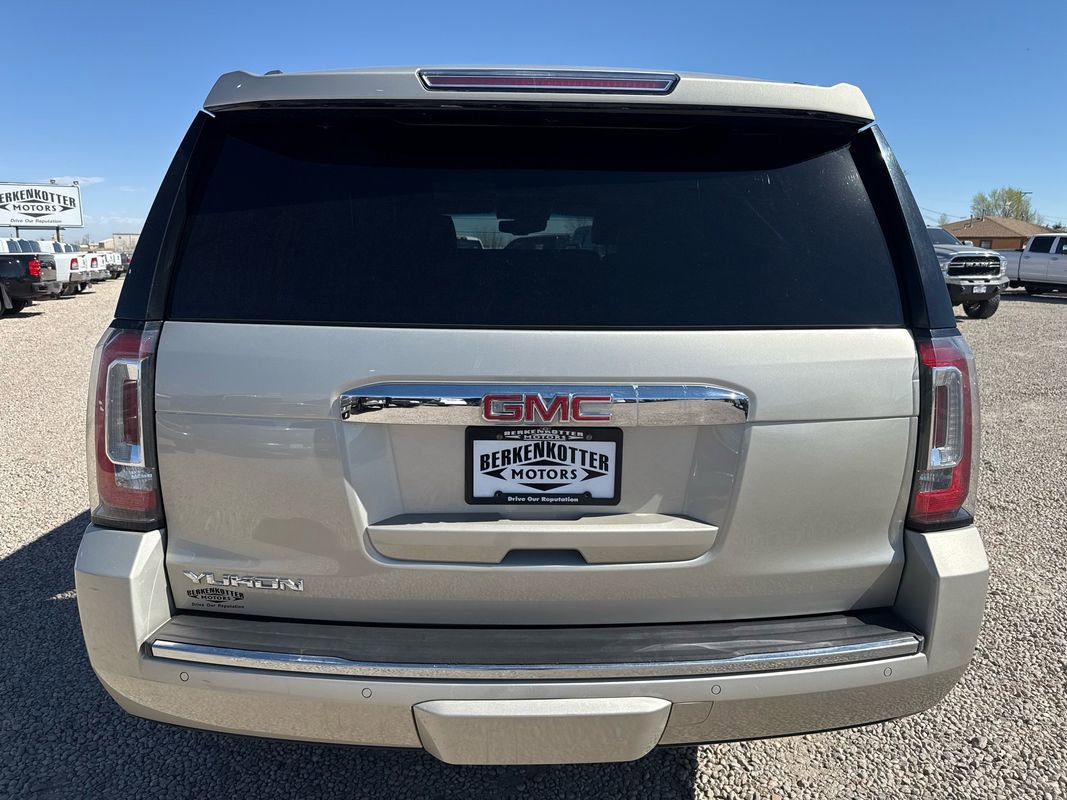 Used 2015 GMC Yukon Denali w/ Premium Package image 9