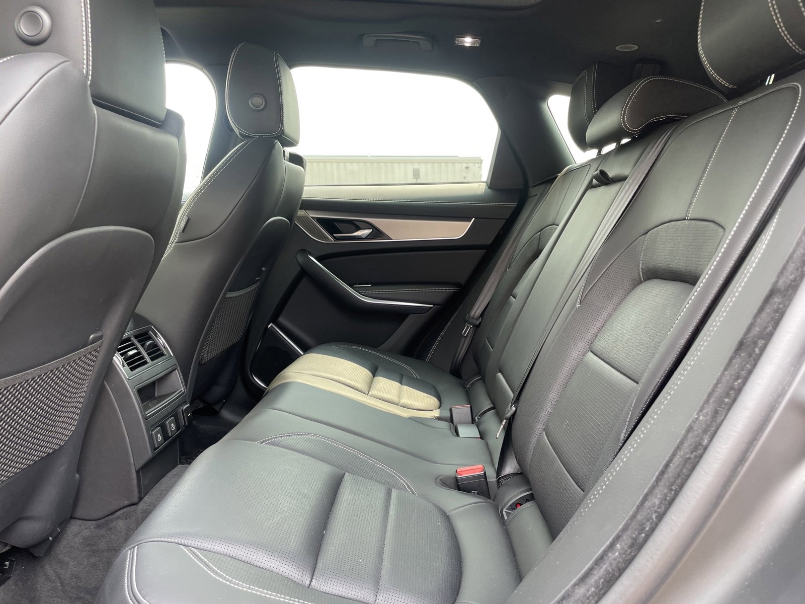 Certified 2024 Jaguar F-PACE R-Dynamic S image 23