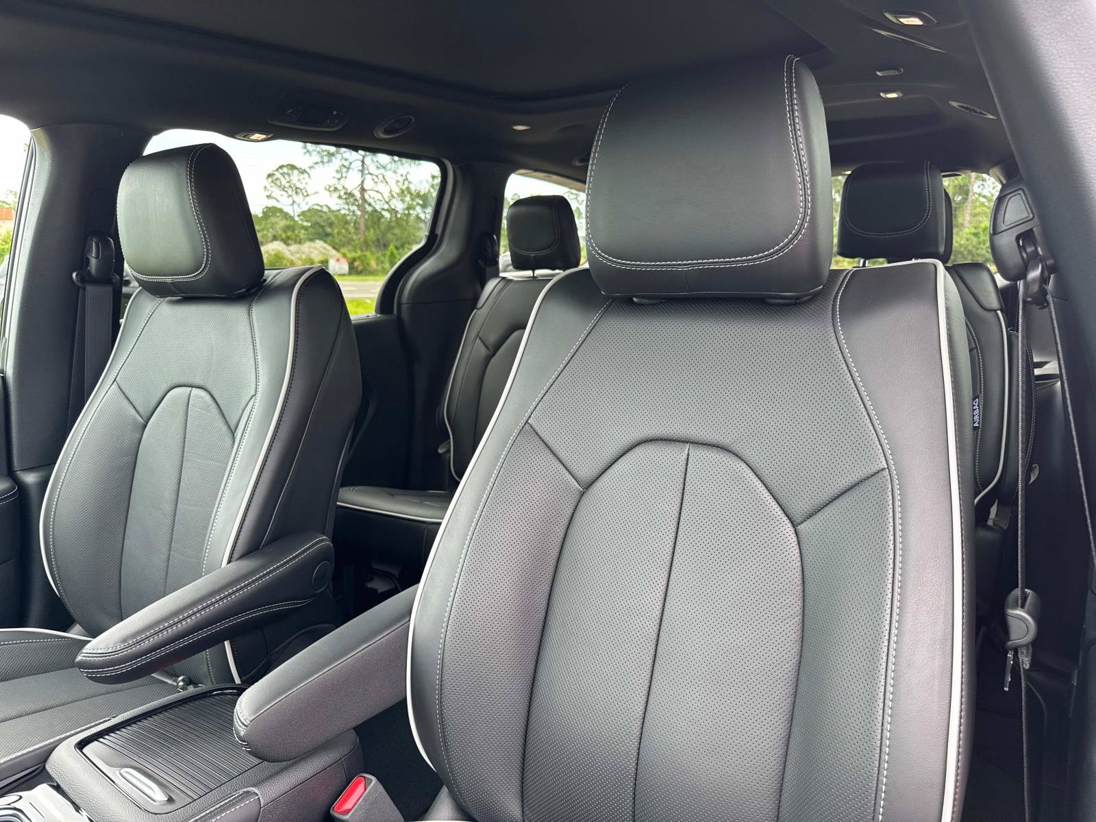 New 2027 Chrysler Pacifica Limited FWD image 20