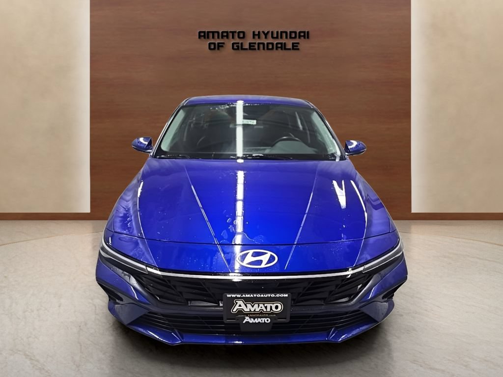 Certified 2025 Hyundai Elantra Limited FWD image 9
