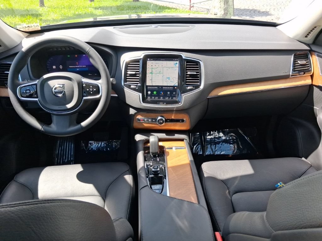 Certified 2024 Volvo XC90 B5 Plus w/ Protection Package Premier AWD/4WD image 9