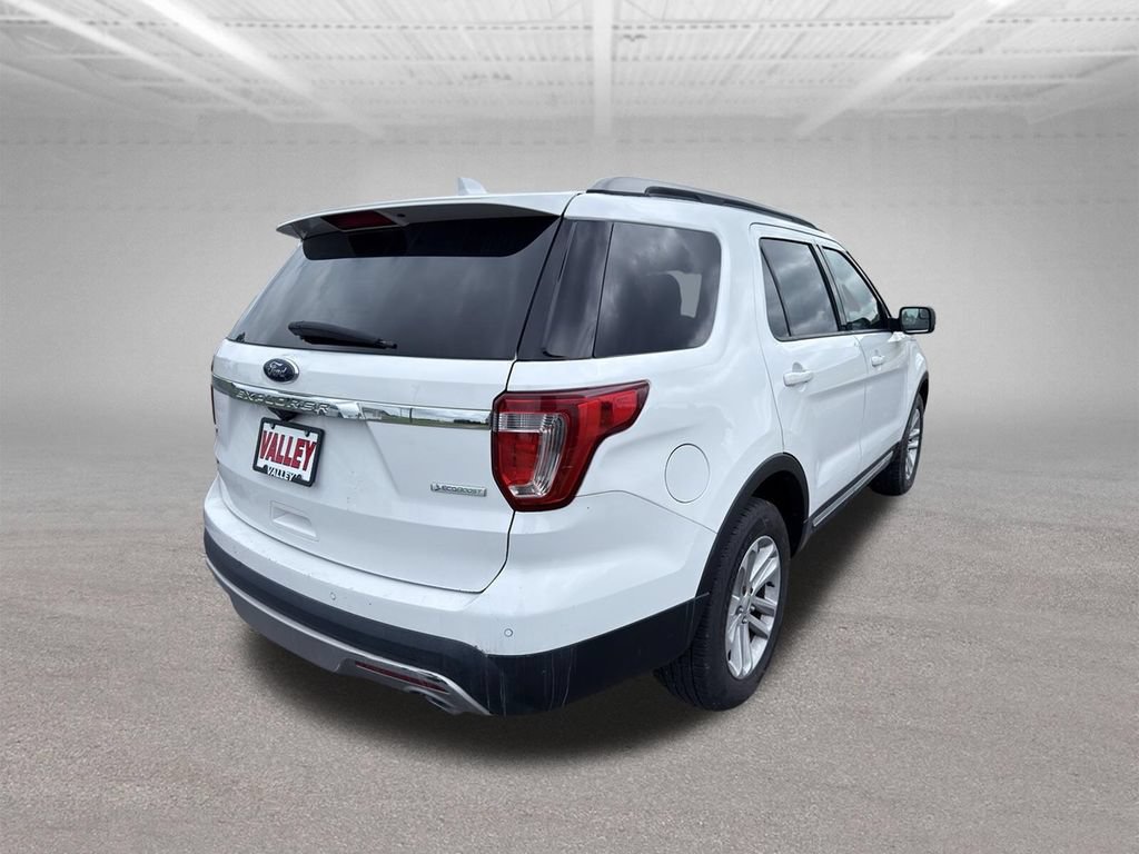 Used 2017 Ford Explorer XLT FWD image 11