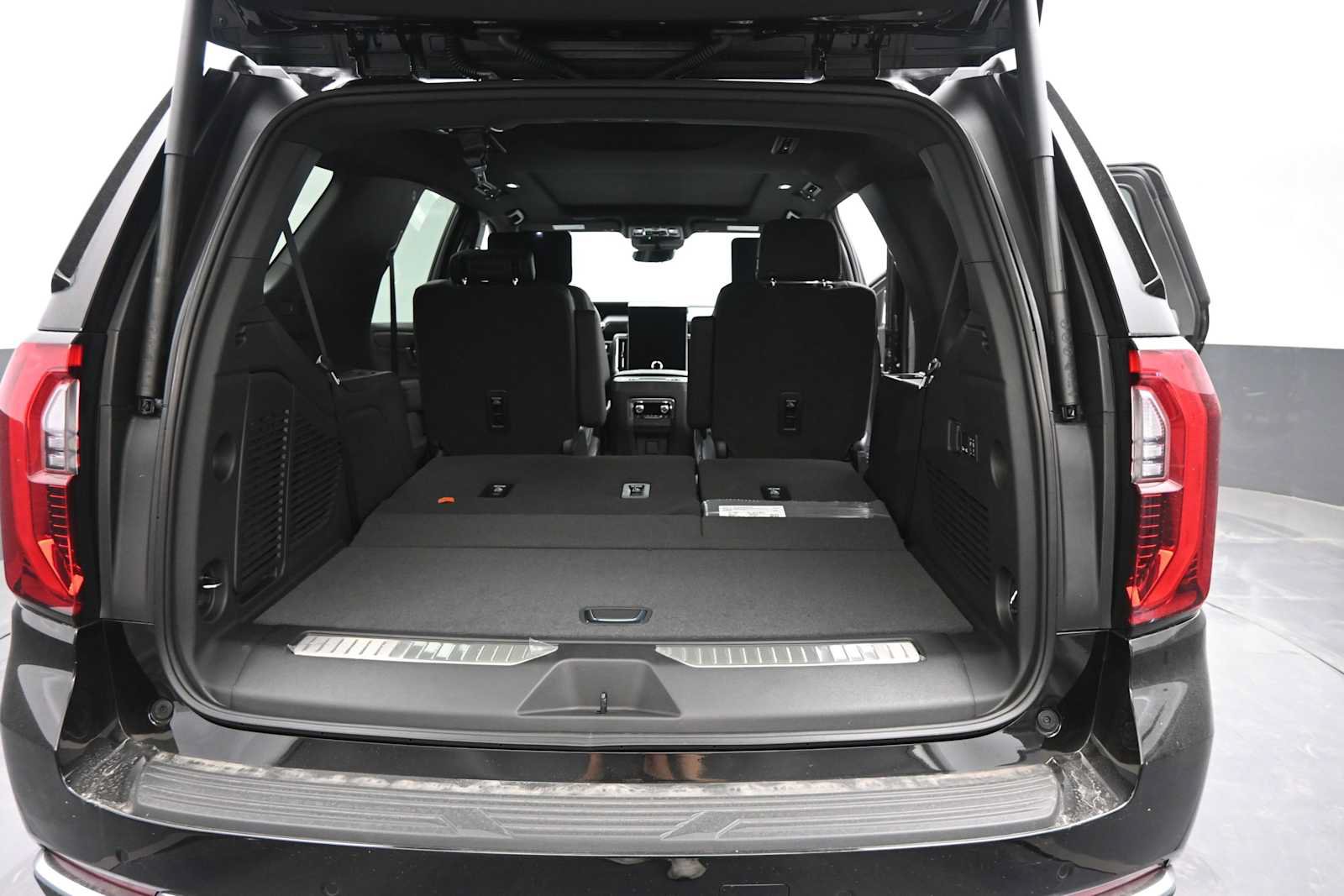 New 2027 GMC Yukon Denali w/ Denali Reserve Package AWD/4WD image 15