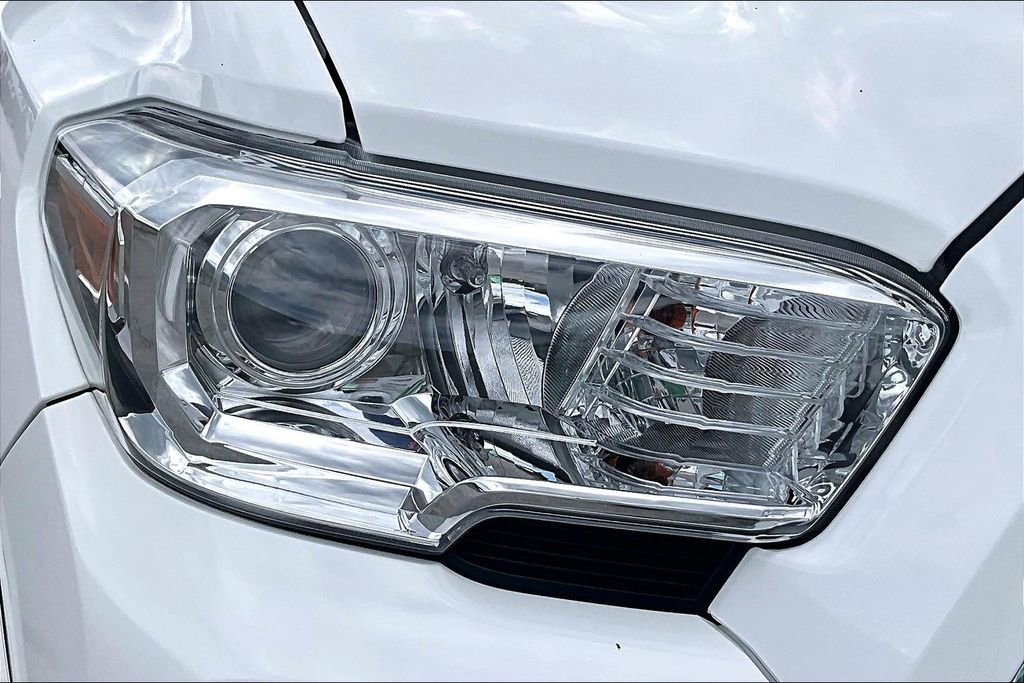 Used 2021 Toyota Tacoma SR5 image 30