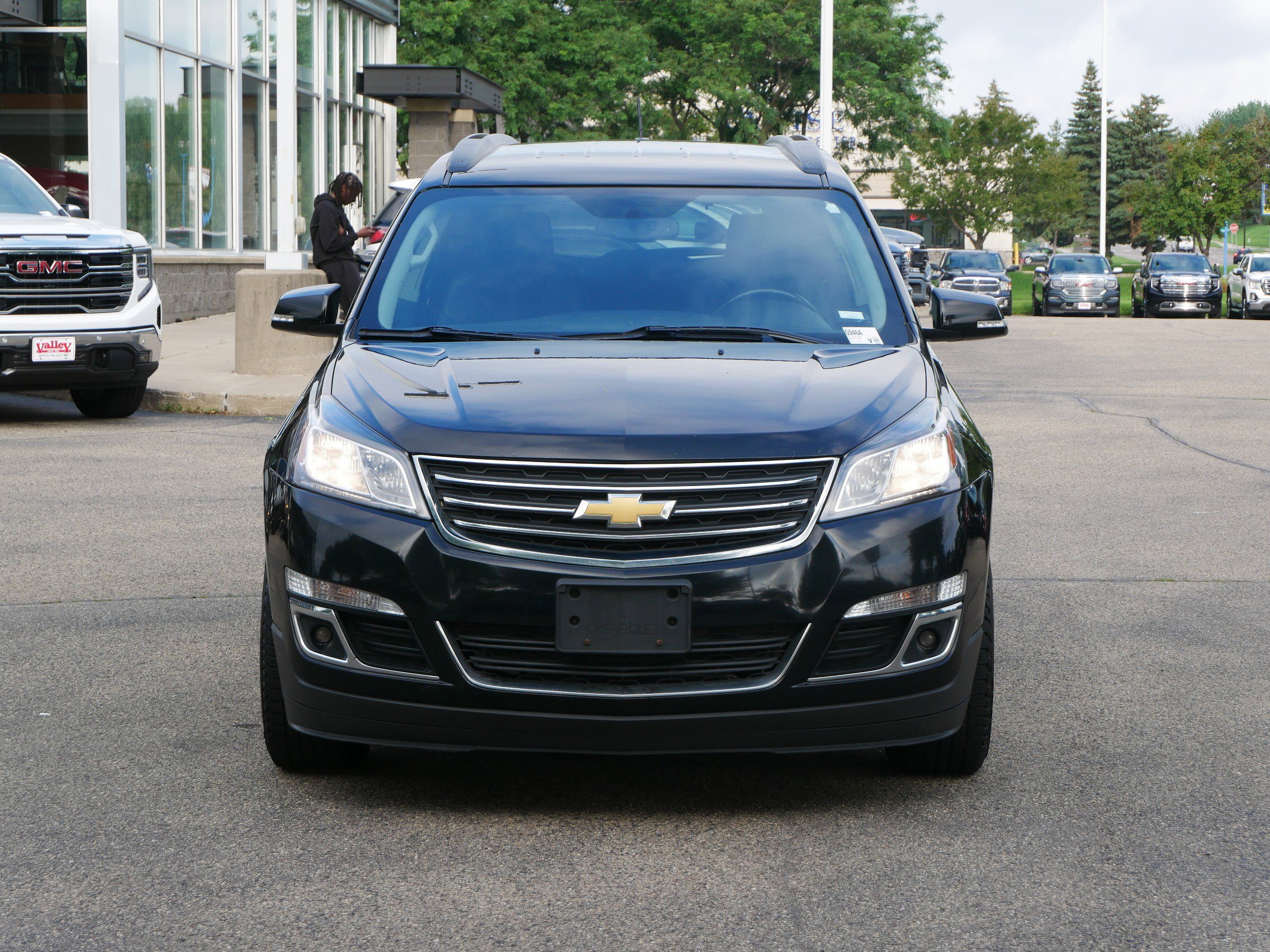 Used 2017 Chevrolet Traverse LT image 2