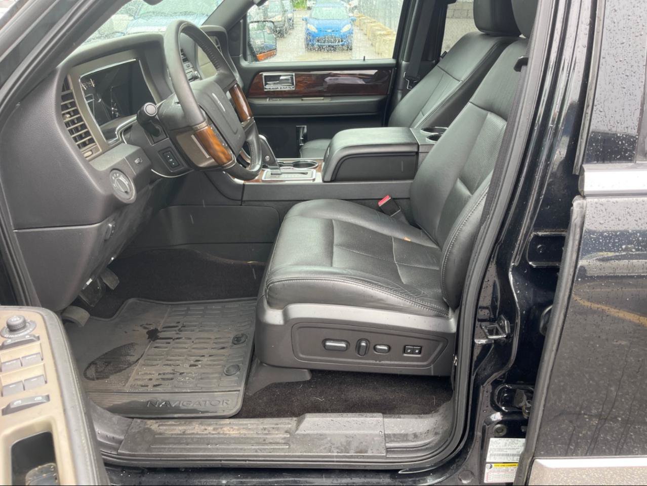 Used 2013 Lincoln Navigator L 4WD image 8
