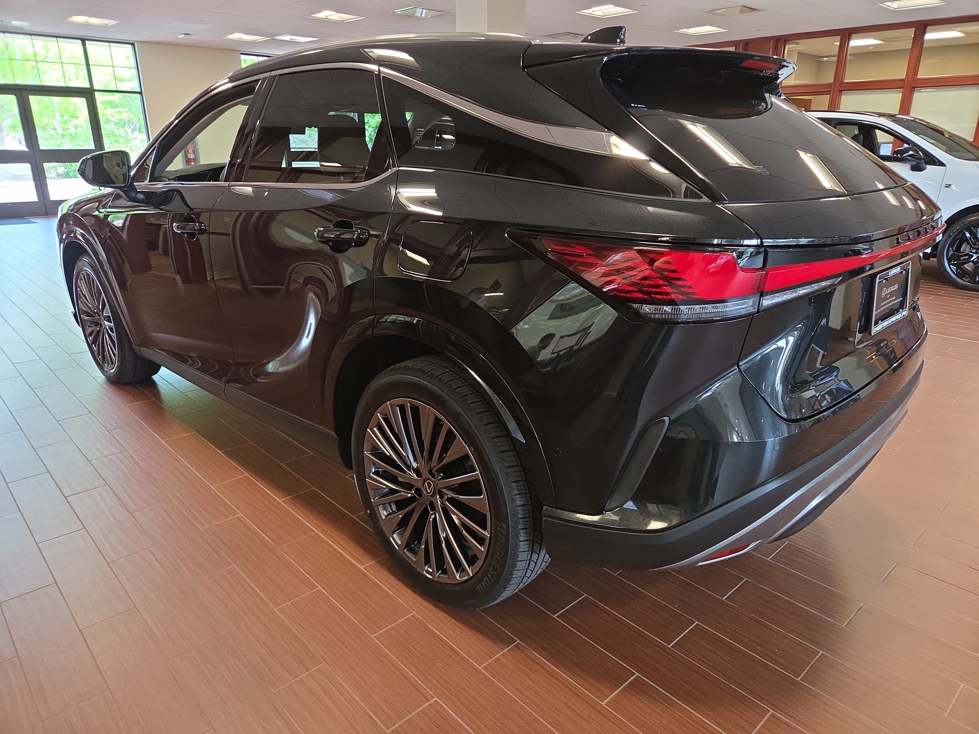 New 2026 Lexus RX 450h AWD w/ Convenience Package image 4