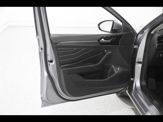 Used 2023 Volkswagen Jetta SEL FWD image 4