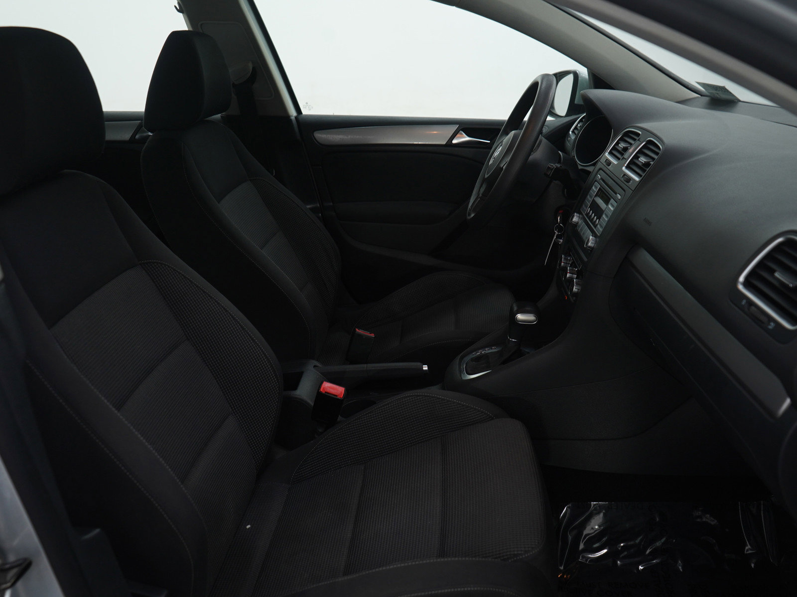 Used 2010 Volkswagen Golf 4-Door image 11