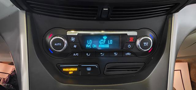 Used 2016 Ford Escape SE w/ Equipment Group 201A FWD image 18