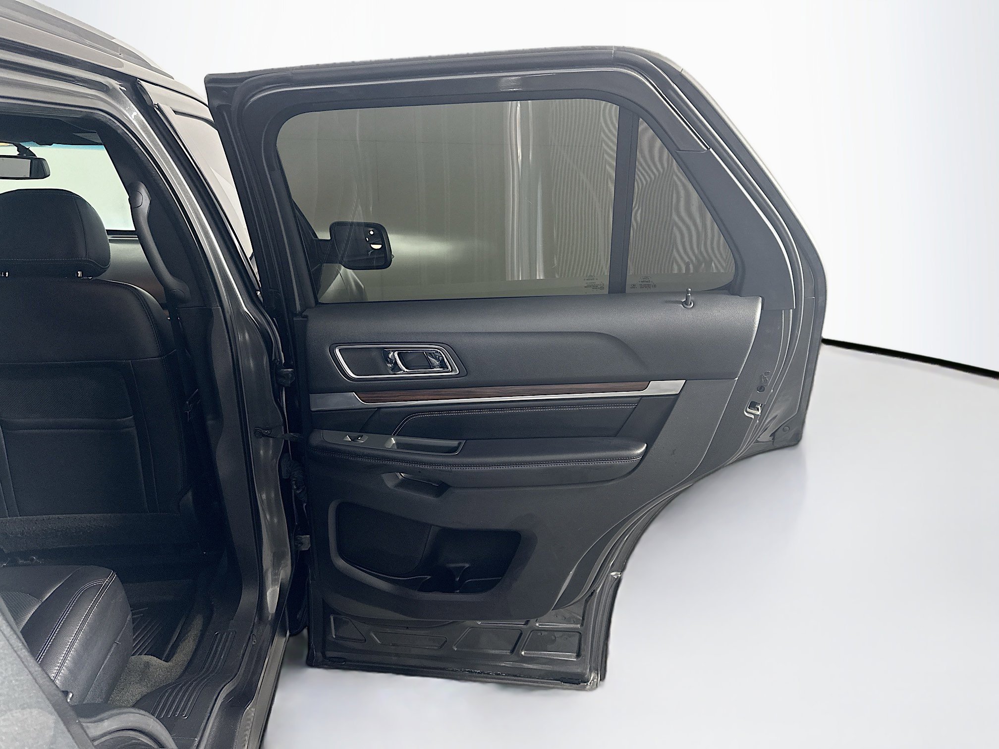 Used 2017 Ford Explorer Limited image 32