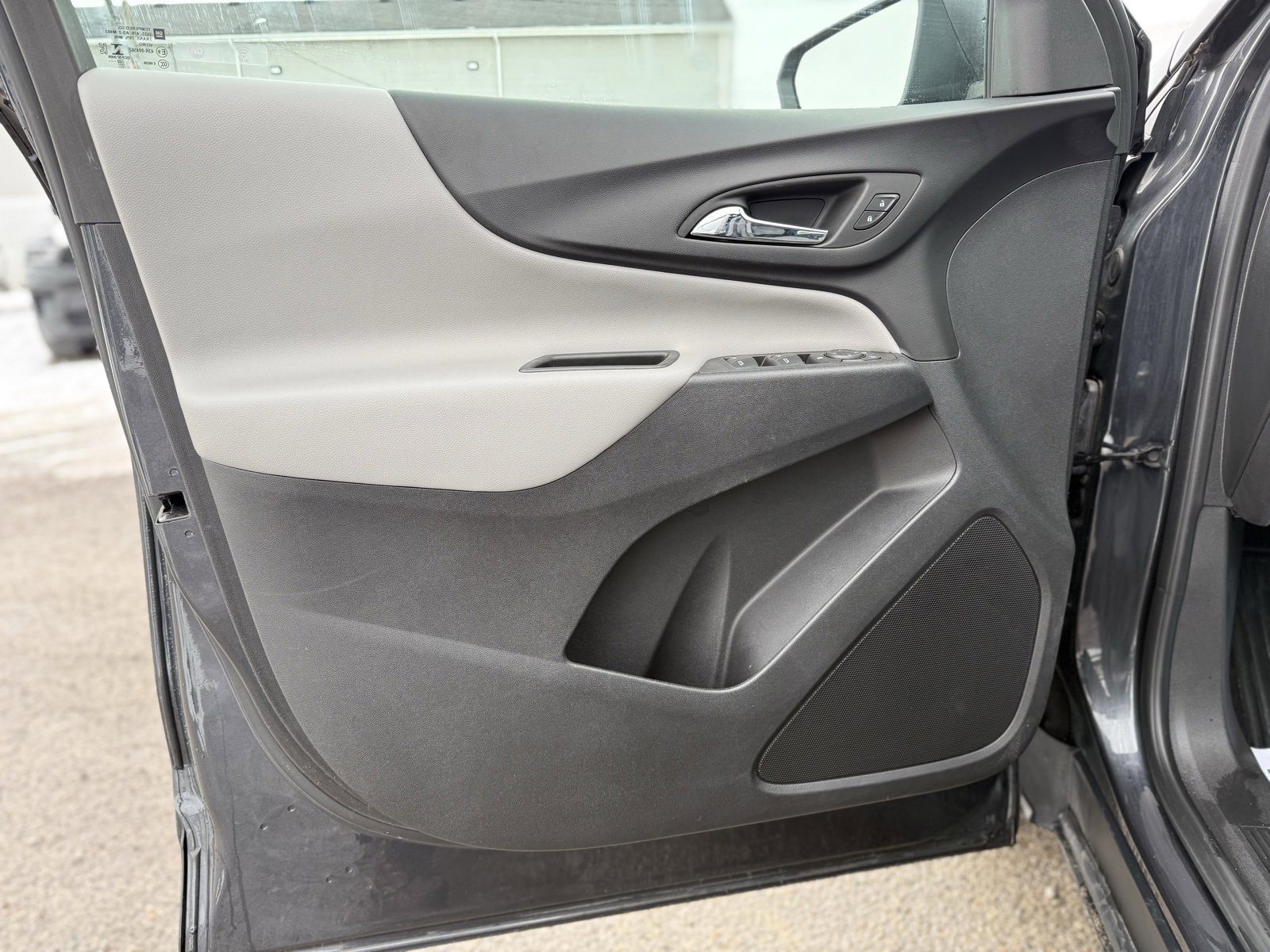 Used 2022 Chevrolet Equinox LS image 12