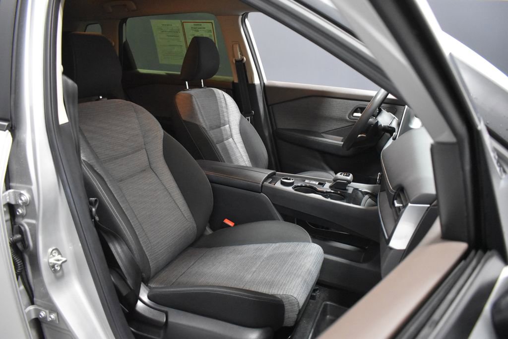 Used 2023 Nissan Rogue SV image 14