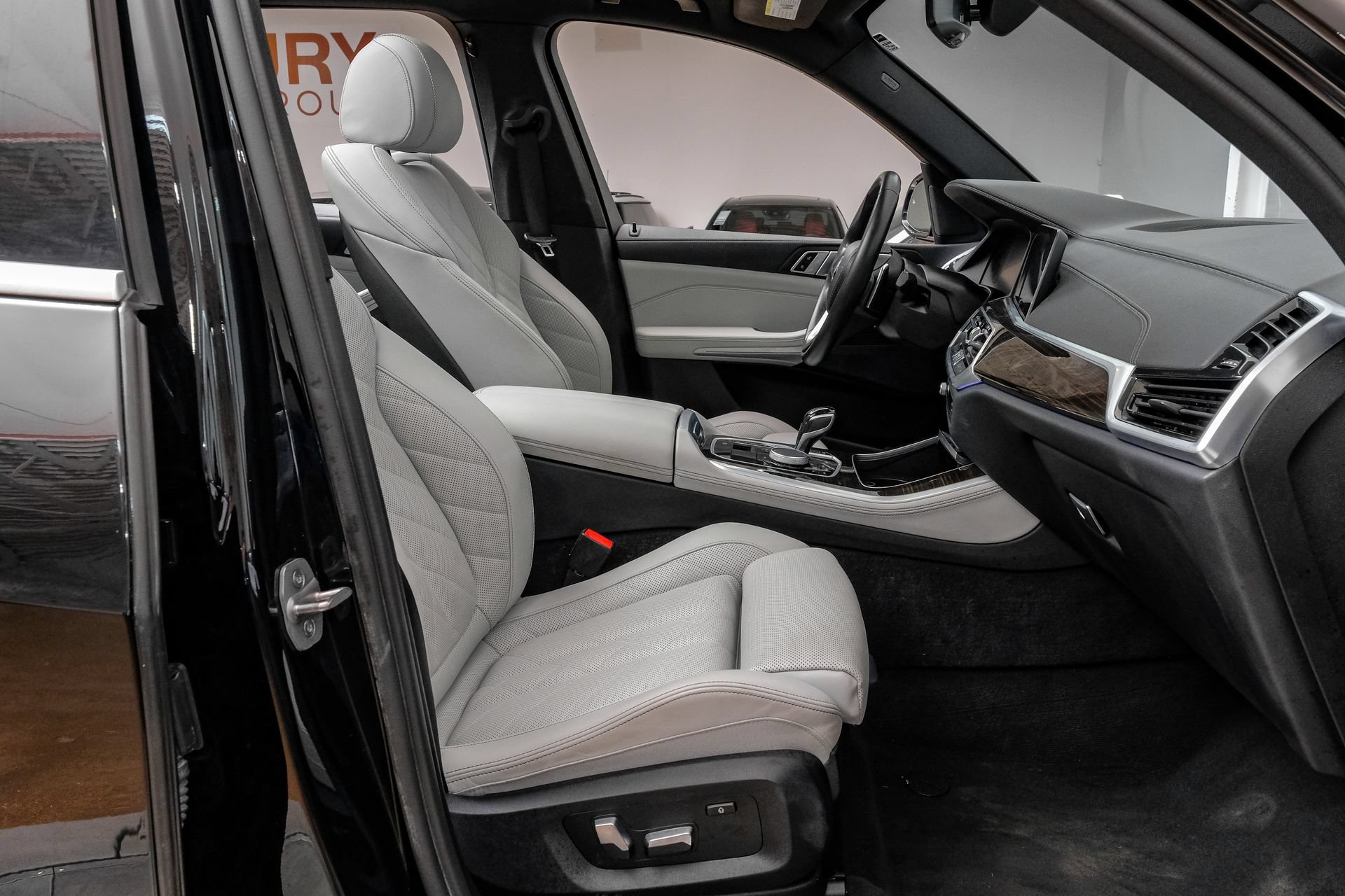 Used 2023 BMW X5 xDrive40i AWD/4WD image 37