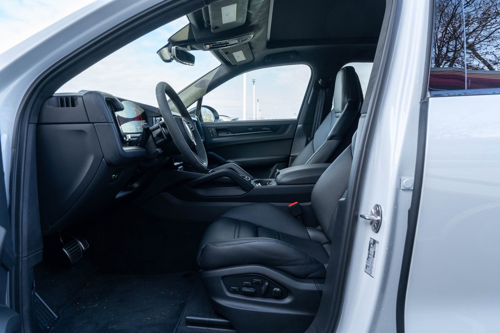 Certified 2025 Porsche Cayenne GTS image 24