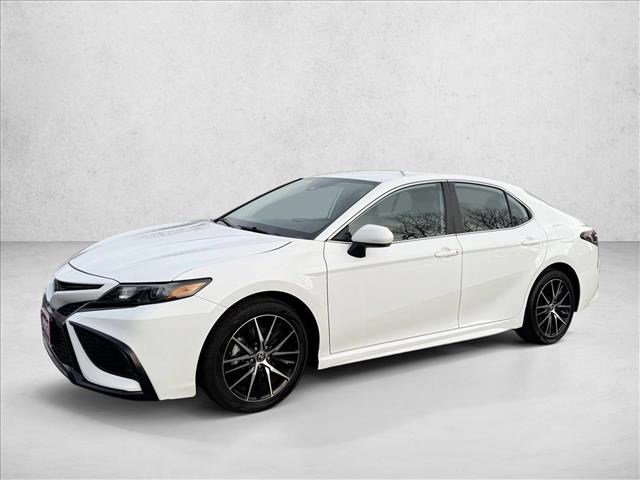 Used 2024 Toyota Camry SE image 1