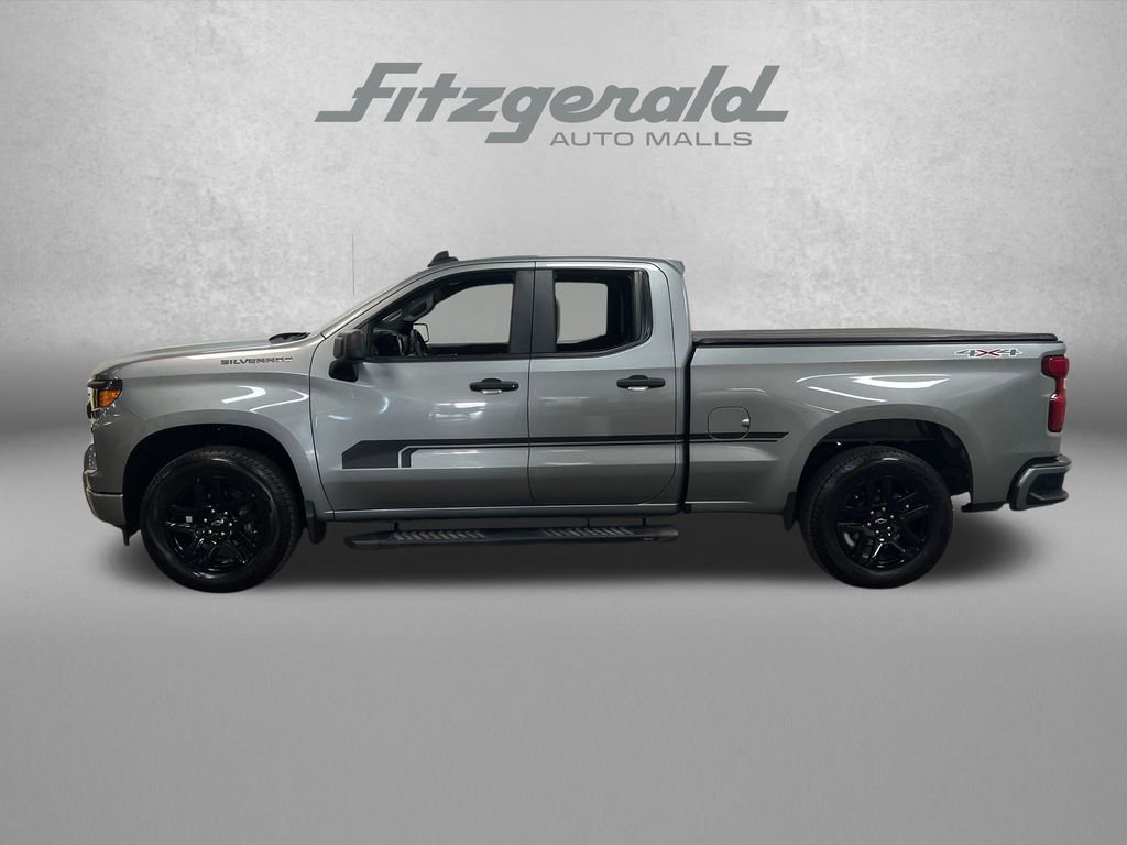Used 2023 Chevrolet Silverado 1500 Custom AWD/4WD image 2