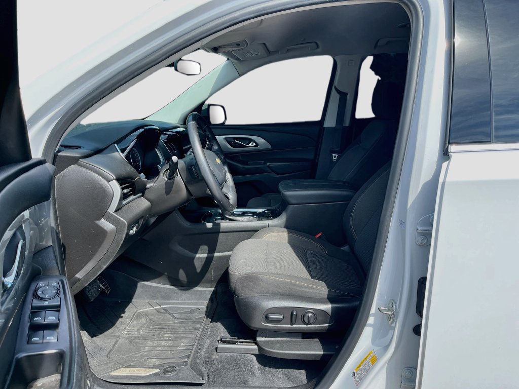 Used 2021 Chevrolet Traverse LT FWD image 21