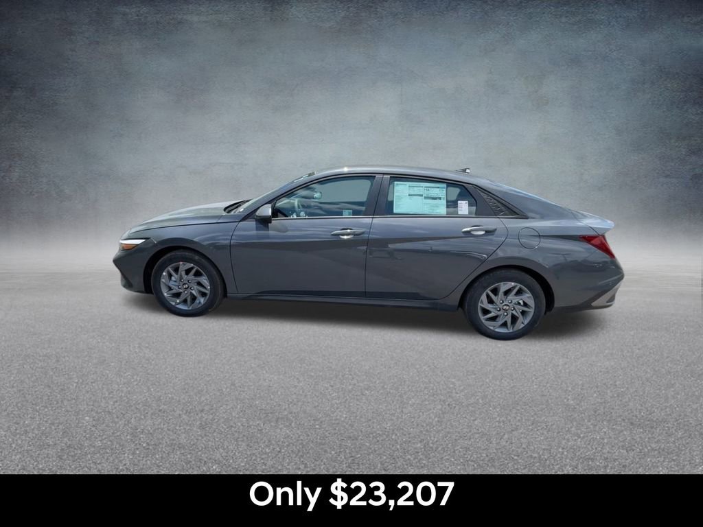 Certified 2025 Hyundai Elantra Hybrid FWD image 4