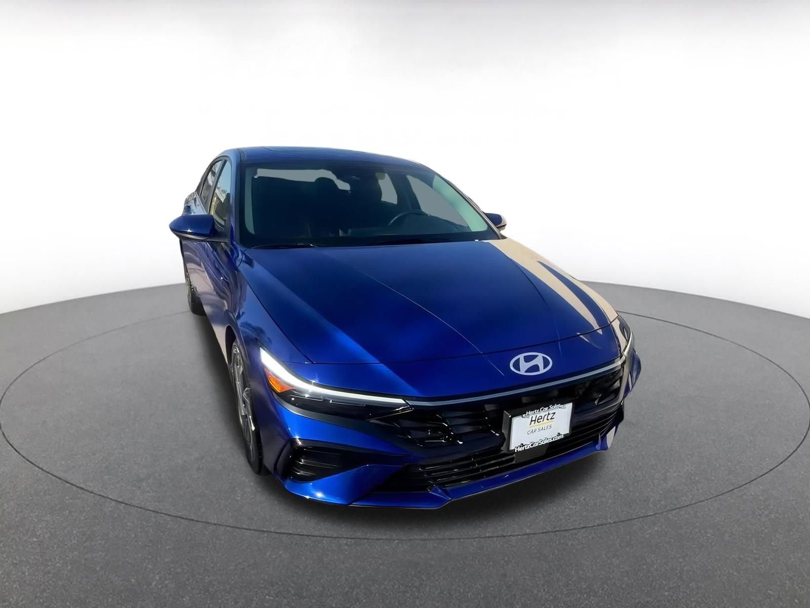 Used 2025 Hyundai Elantra SEL image 3