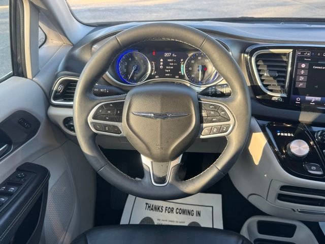 Used 2022 Chrysler Pacifica Touring-L FWD image 17
