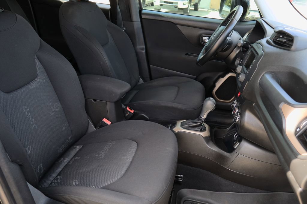 Used 2017 Jeep Renegade Latitude FWD image 27