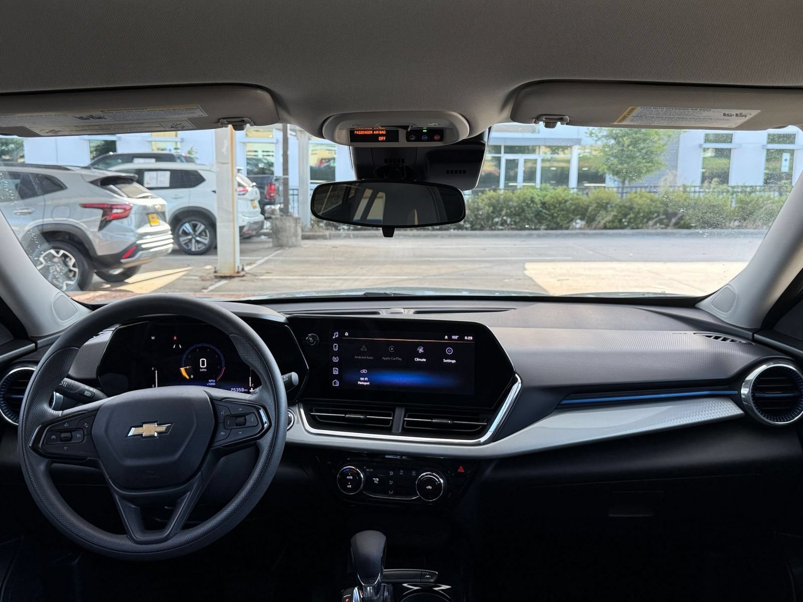 Used 2025 Chevrolet Trax LT FWD image 33