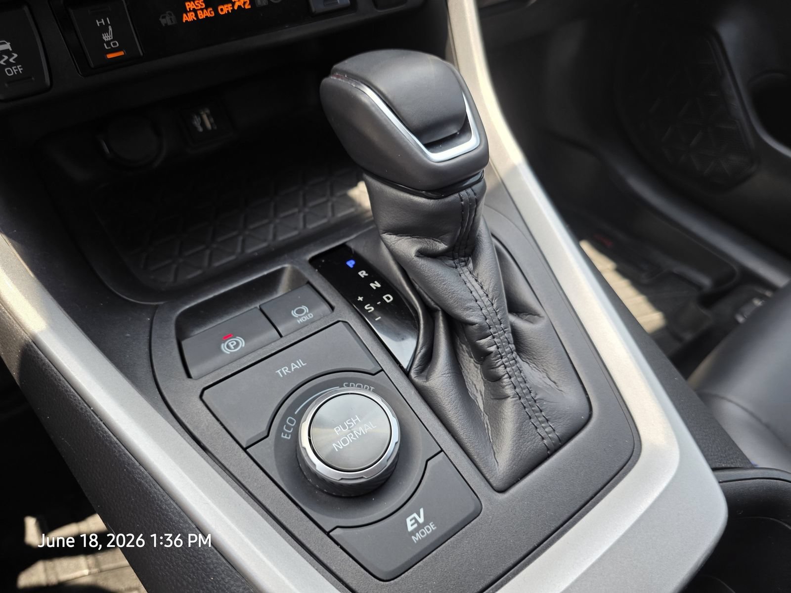 Used 2024 Toyota RAV4 XSE AWD/4WD image 28