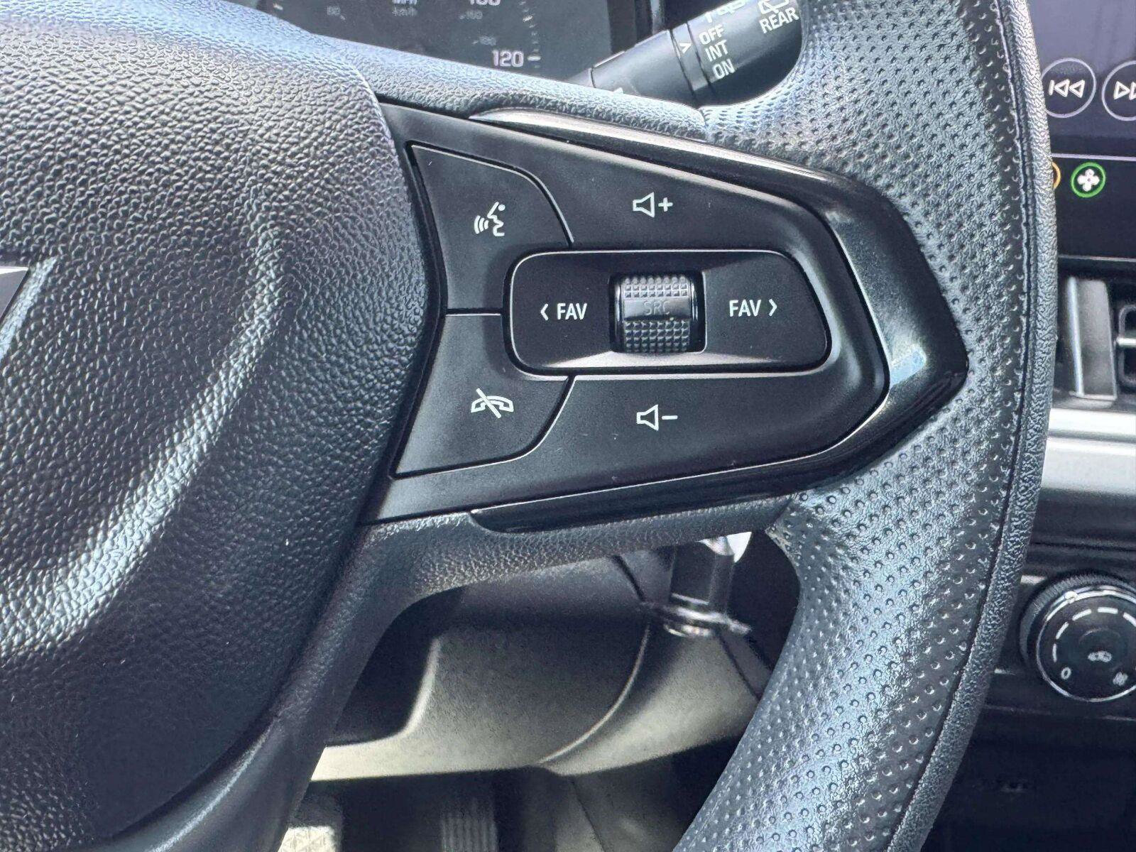 Used 2025 Chevrolet Trax LS w/ Driver Confidence Package FWD image 27