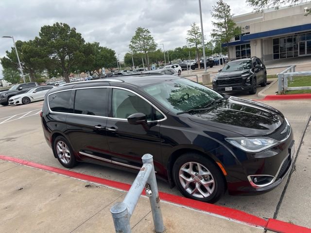 Used 2019 Chrysler Pacifica Touring-L Plus w/ Advanced Safetytec Group image 4